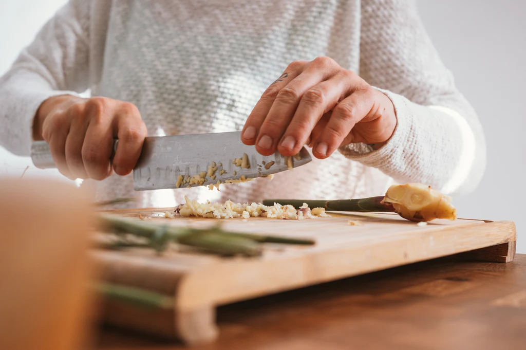 The Zyliss 92705 Garlic Press: A Kitchen Essential for Effortless Garlic Mincing